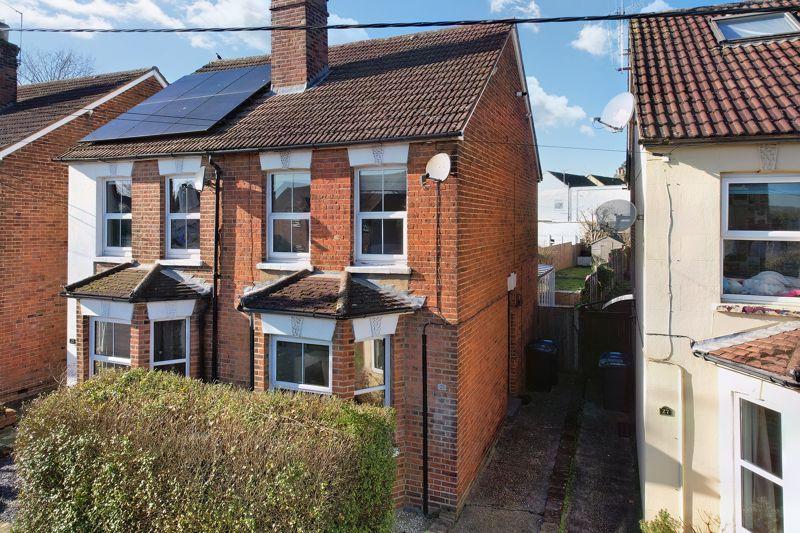 Weybourne Road, Farnham 2 bed semidetached house £400,000