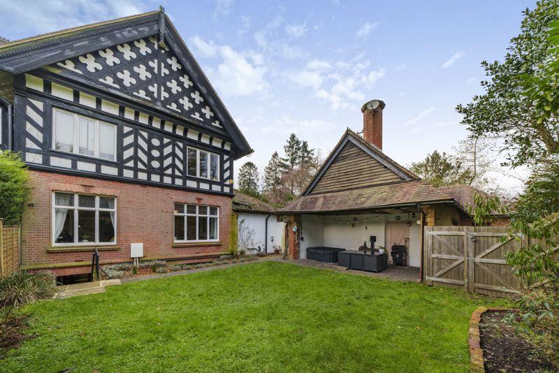 Portsmouth Road, Hindhead 5 bed character property for sale £925,000