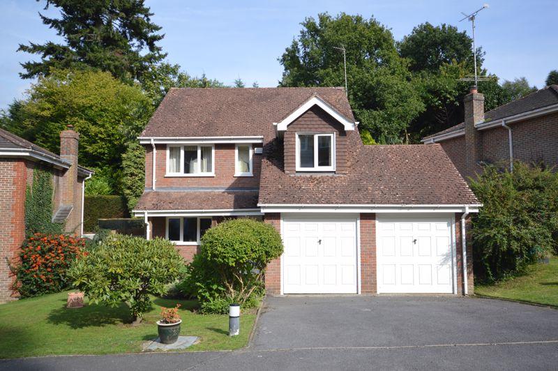 Clovelly Park, Beacon Hill, Hindhead 4 bed detached house £675,000