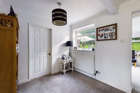 5 Avenue Close, Tadworth, KT20 5DF