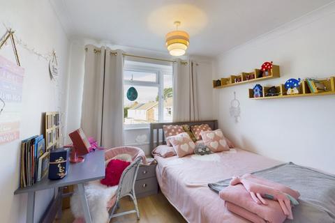 5 Avenue Close, Tadworth, KT20 5DF