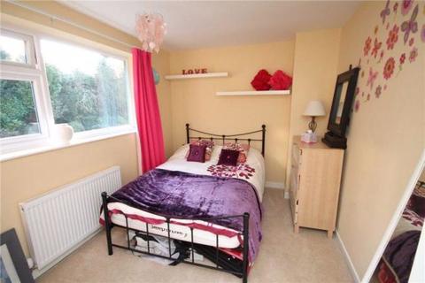 5 Avenue Close, Tadworth, KT20 5DF