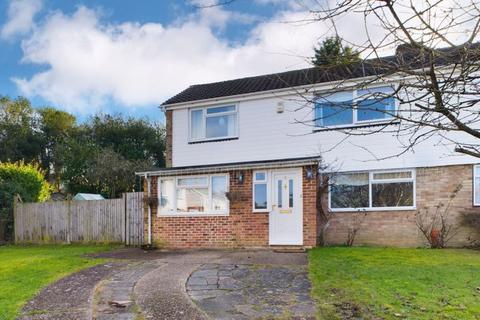5 Avenue Close, Tadworth, KT20 5DF