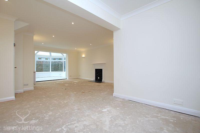 Winchester Road, Worthing 3 bed house £1,450 pcm (£335 pw)