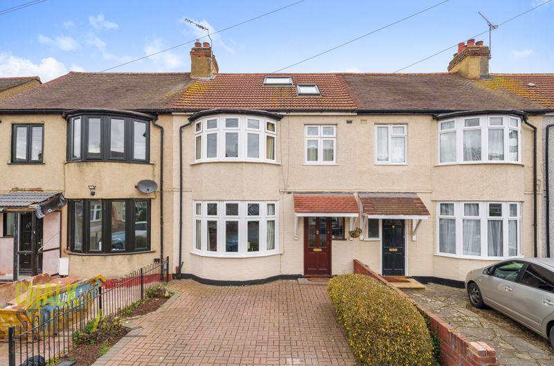 Norwood Avenue, Romford, RM7 5 bed terraced house £500,000