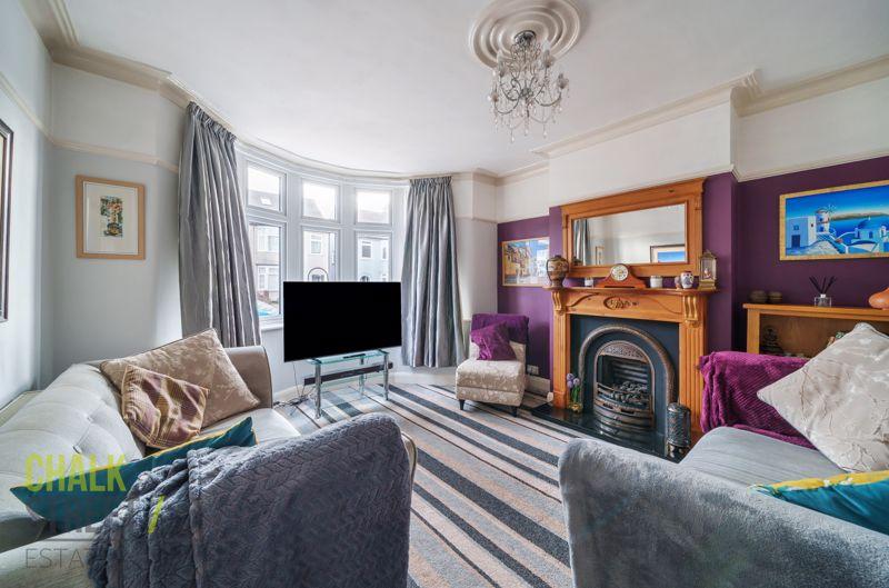 Norwood Avenue, Romford, RM7 5 bed terraced house £500,000