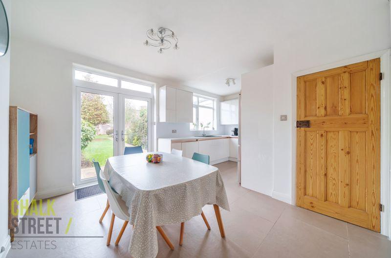 Norwood Avenue, Romford, RM7 5 bed terraced house £500,000