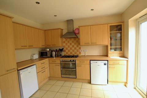 4 bedroom semi-detached house to rent - Available SEPT 2023 - 2 Rooms - Comer Road