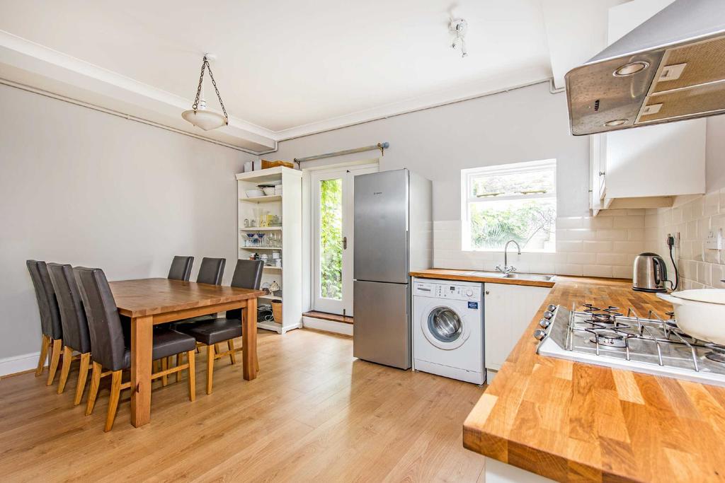 Sherbrooke Road, Fulham, London, SW6 2 bed house £2,650 pcm (£612 pw)