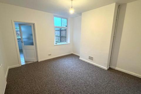 2 bedroom terraced house to rent, St Albans Road, Arnold, Nottingham, NG5 6GW