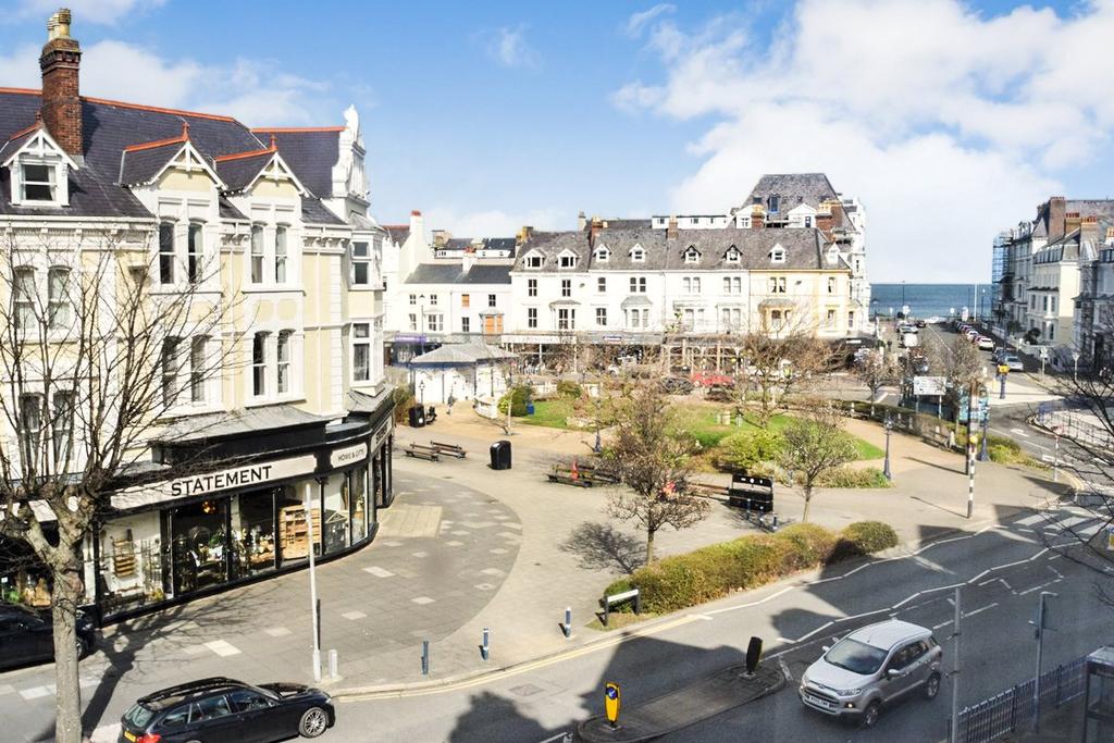 Vaughan Street, Llandudno, LL30 2 bed apartment £160,000