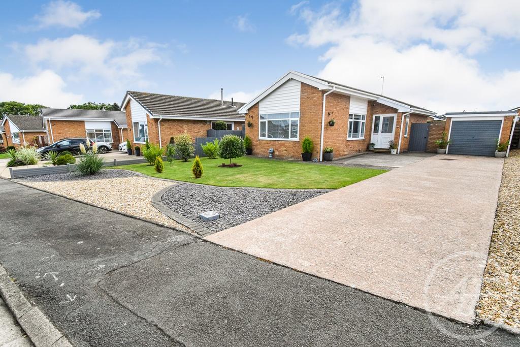 Lon Mynach, Penrhyn Bay, Llandudno, LL30 2 bed bungalow £325,000