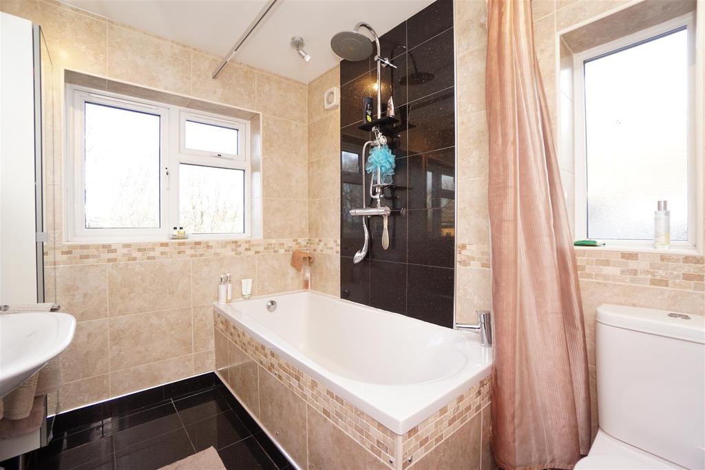 Marchwood Road, Sheffield, South... 4 bed semidetached house £975