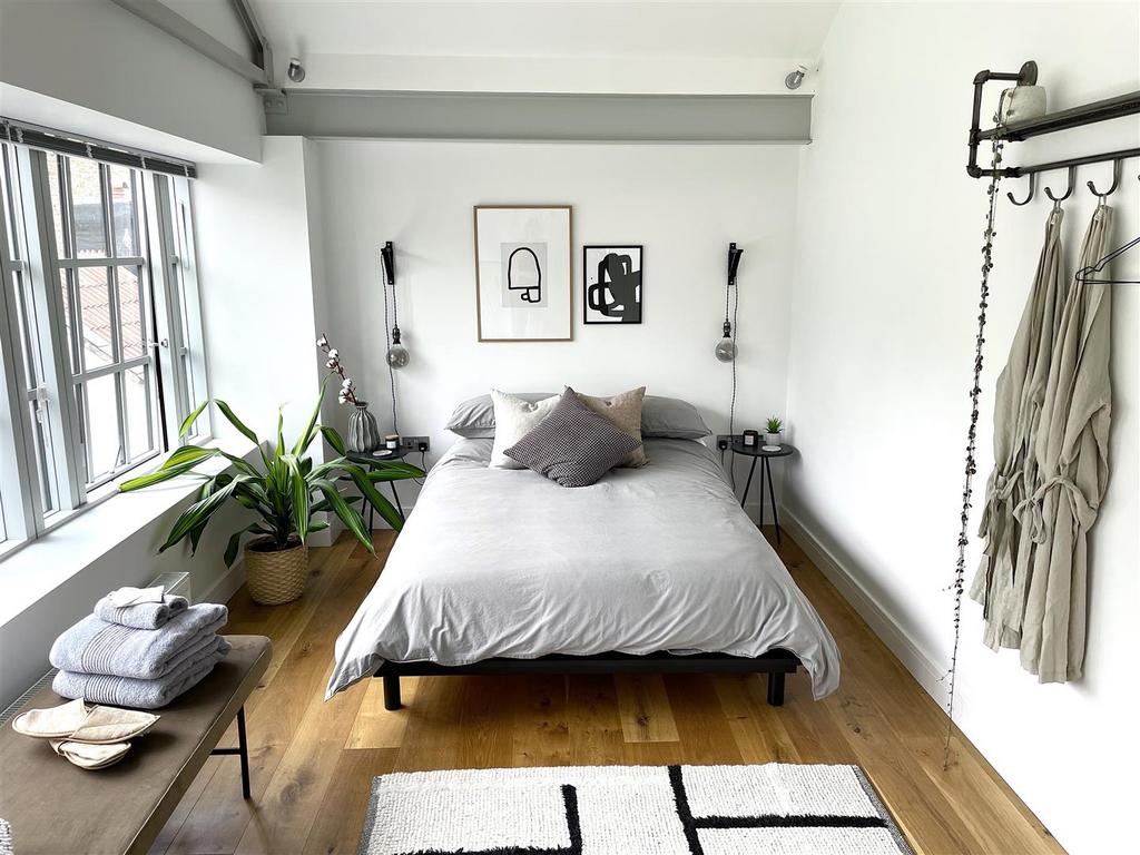 Guest Bedroom 3.jpg