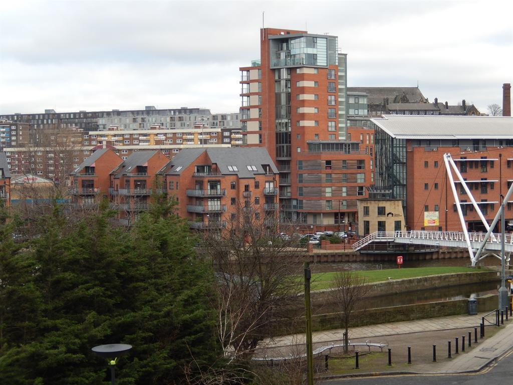 Magellan House, Clarence Dock, Amouries Way, Leeds 2 bed flat £975