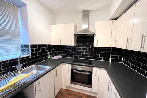 2 bedroom terraced house to rent, Longwood Gate, Huddersfield