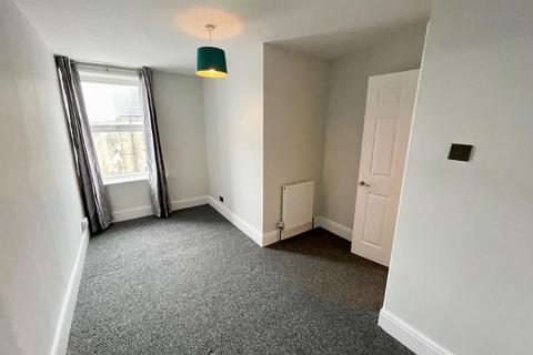 2 bedroom terraced house to rent, Longwood Gate, Huddersfield
