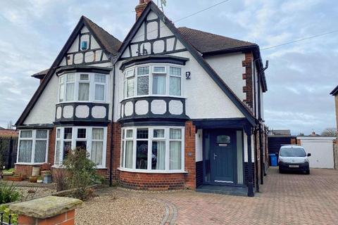 3 bedroom semi-detached house for sale - Fairfax Avenue, Hull