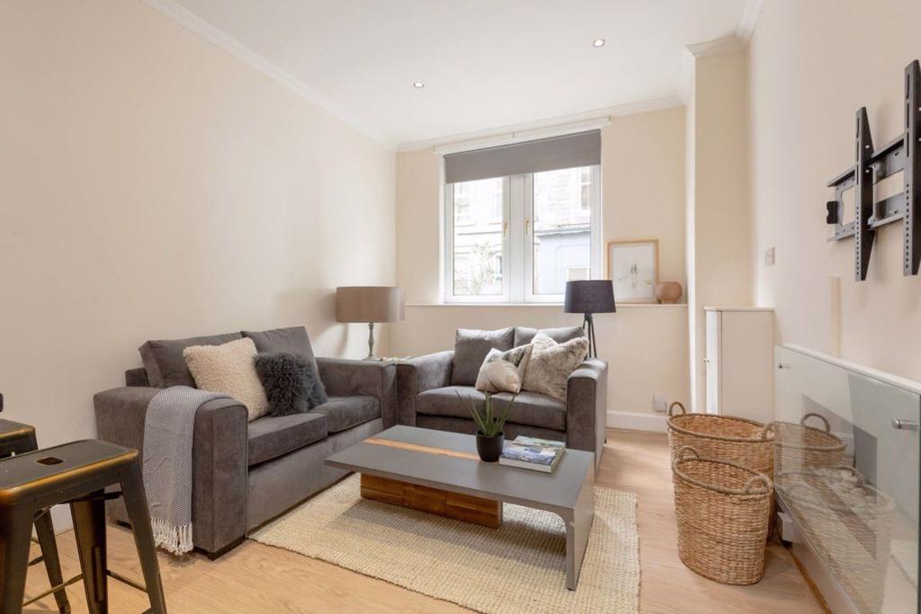 Fowler Terrace 1 bed flat £995 pcm (£230 pw)