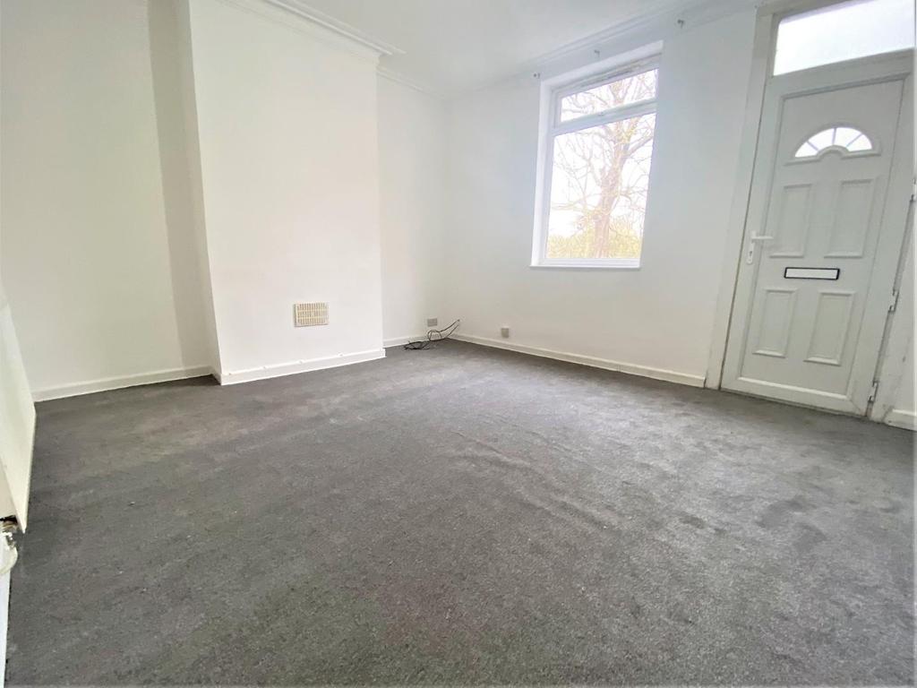 Broomhill Road, Old Whittington, Chesterfield, S41 9EB 2 bed end of