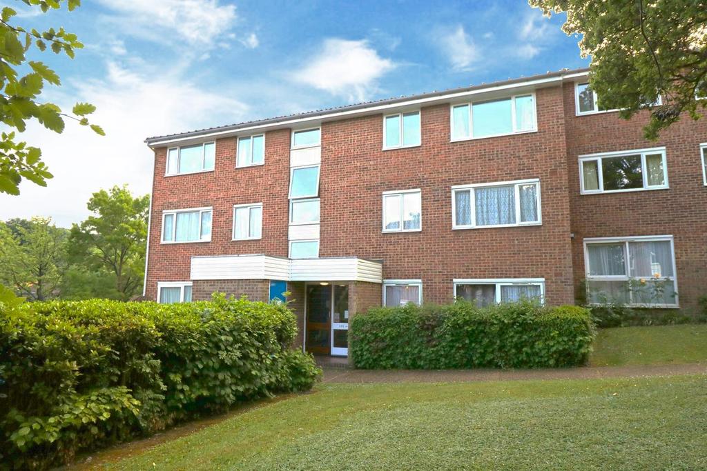 Hartscroft, Forestdale, Croydon 2 bed flat £1,400 pcm (£323 pw)