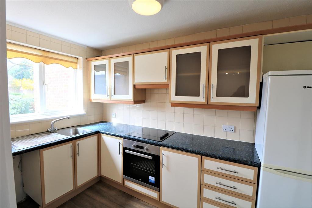 Hartscroft, Forestdale, Croydon 2 bed flat £1,400 pcm (£323 pw)