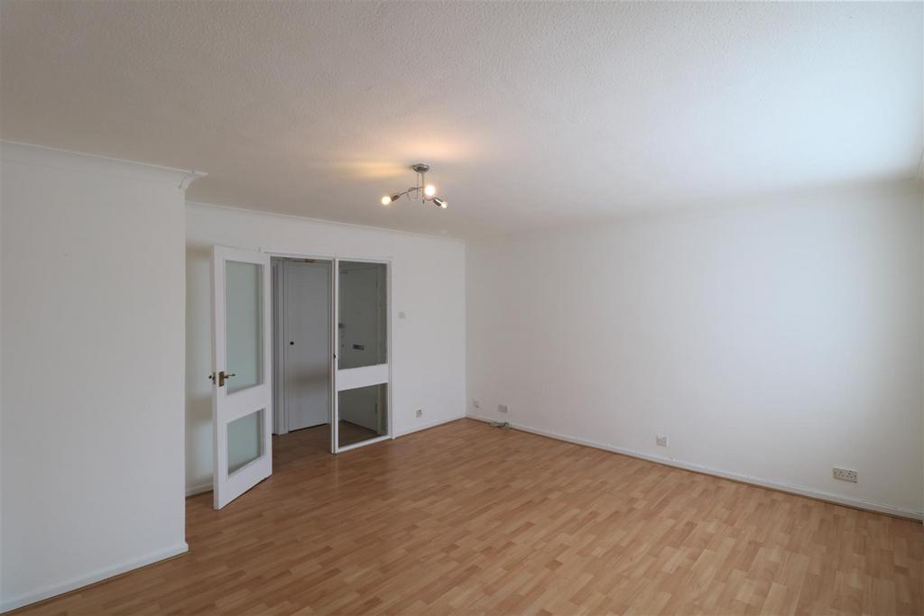 Hartscroft, Forestdale, Croydon 2 bed flat £1,400 pcm (£323 pw)