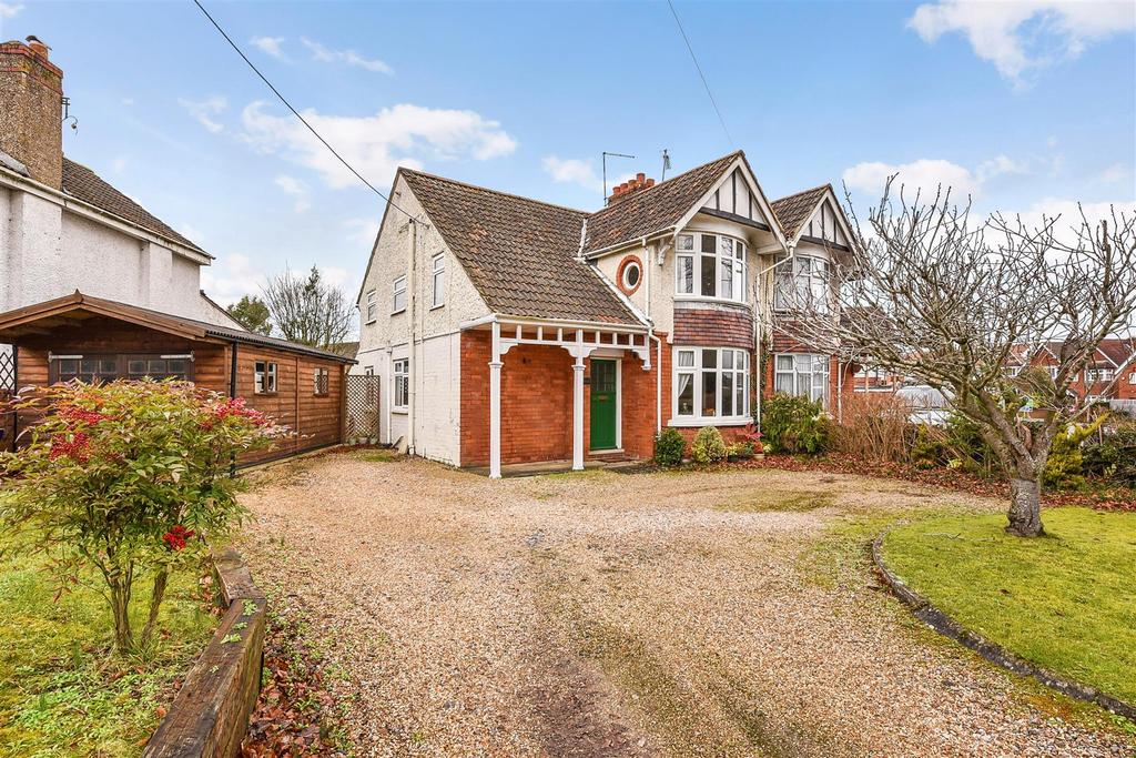 Salisbury Road, Andover 3 bed semidetached house £399,950