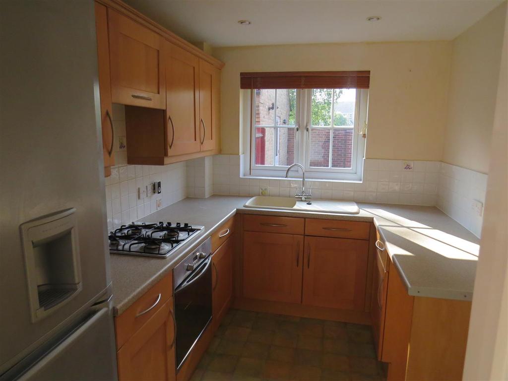 Jacobs Road, Hamworthy, Poole 3 bed detached house £1,400 pcm (£323 pw)