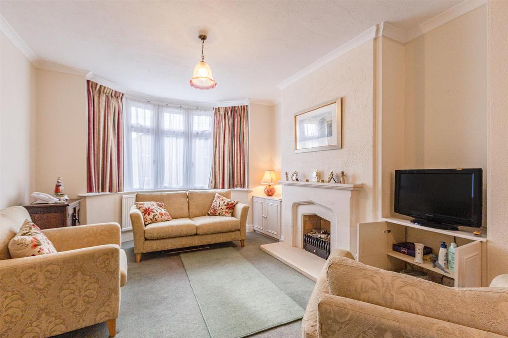 Liberty Lane, Addlestone 3 bed semidetached house £550,000