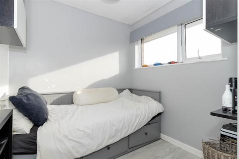 110 Boxgrove, Goring By Sea, Worthing, BN12 6LX