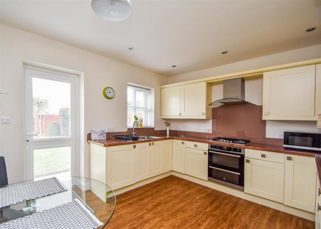 14 Berkeley Close, WV6 - Kitchen.jpg