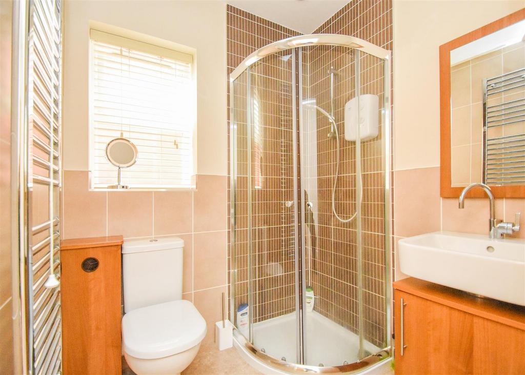 14 Berkeley Close, WV6 - En-Suite.jpg