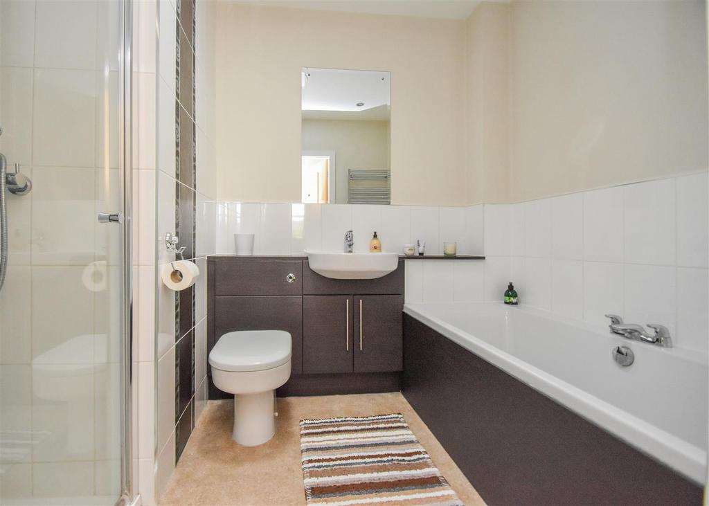 14 Berkeley Close, WV6 - Bathroom.jpg