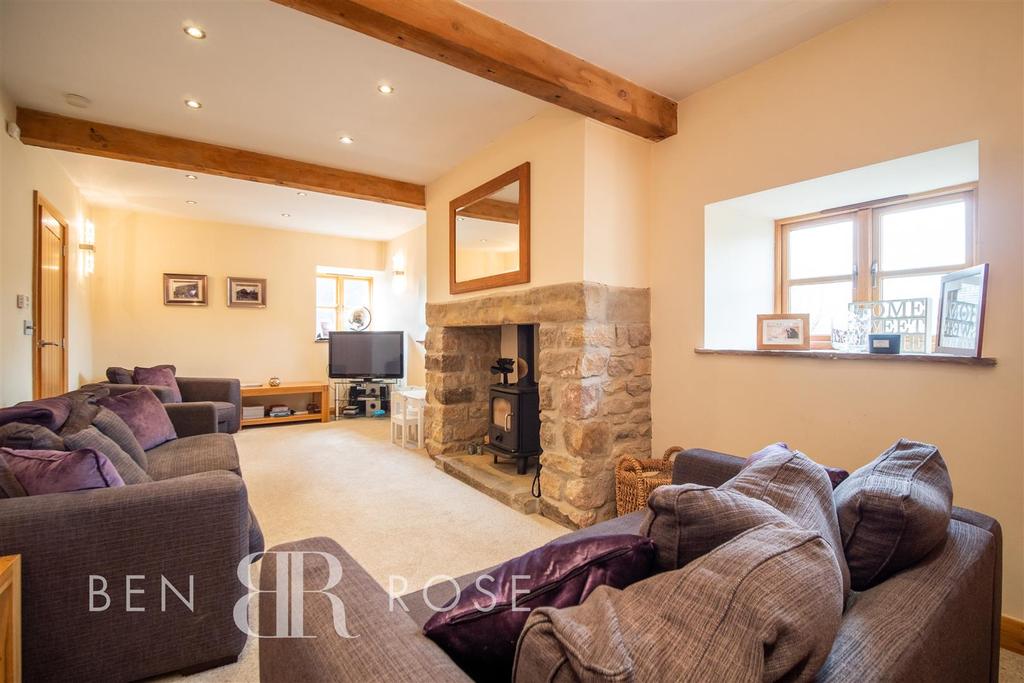 Windsor Drive, Brinscall, Chorley 3 bed detached house £1,650 pcm (£