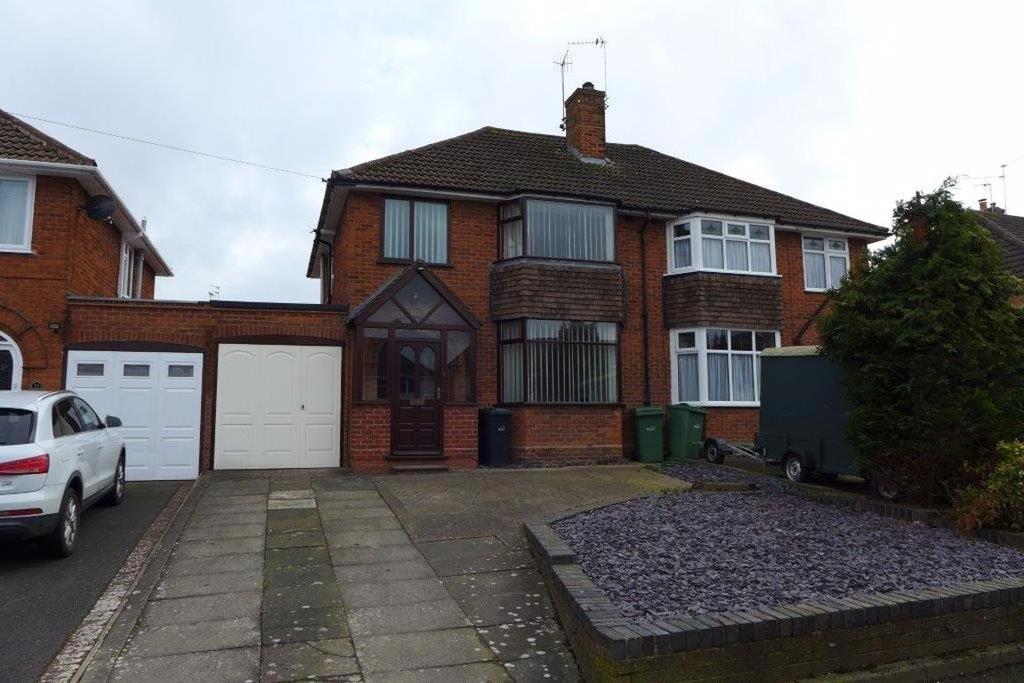 Longmoor Road, Halesowen 3 bed semidetached house £950 pcm (£219 pw)