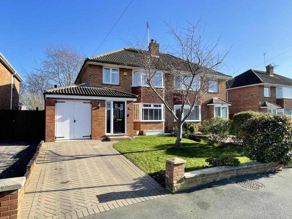 Lavington Drive, Longlevens, Gloucester 3 bed semidetached house £