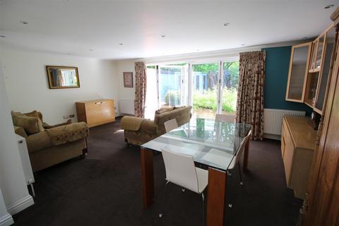 44 Portway Crescent, Epsom, KT17 1SX