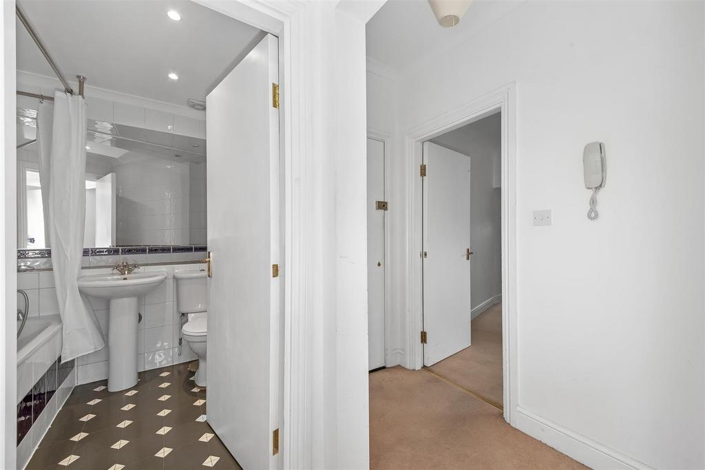 Entrance hall/bathroom/living room