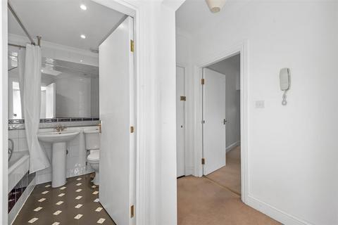 Flat 1, Compton House, 69 - 71 Beckenham Road, Beckenham, BR3 4QD