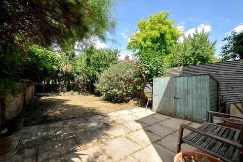 18 Lavers Road, London, N16 0DT