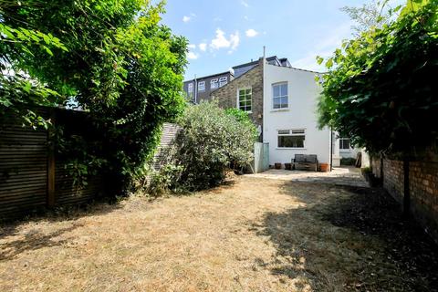 18 Lavers Road, London, N16 0DT