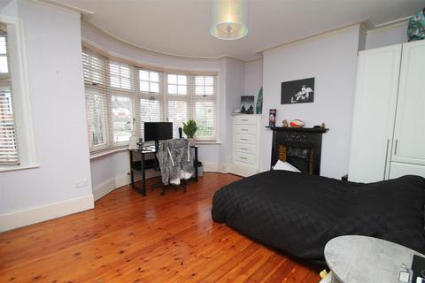 164 New River Crescent, London, N13 5RJ