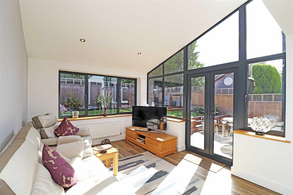 Downham Chase, Timperley 4 bed detached house £650,000