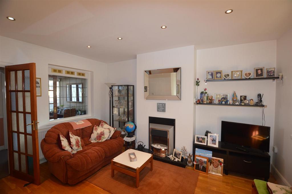 Sherborne Way, Croxley Green... 2 bed semidetached bungalow £575,000