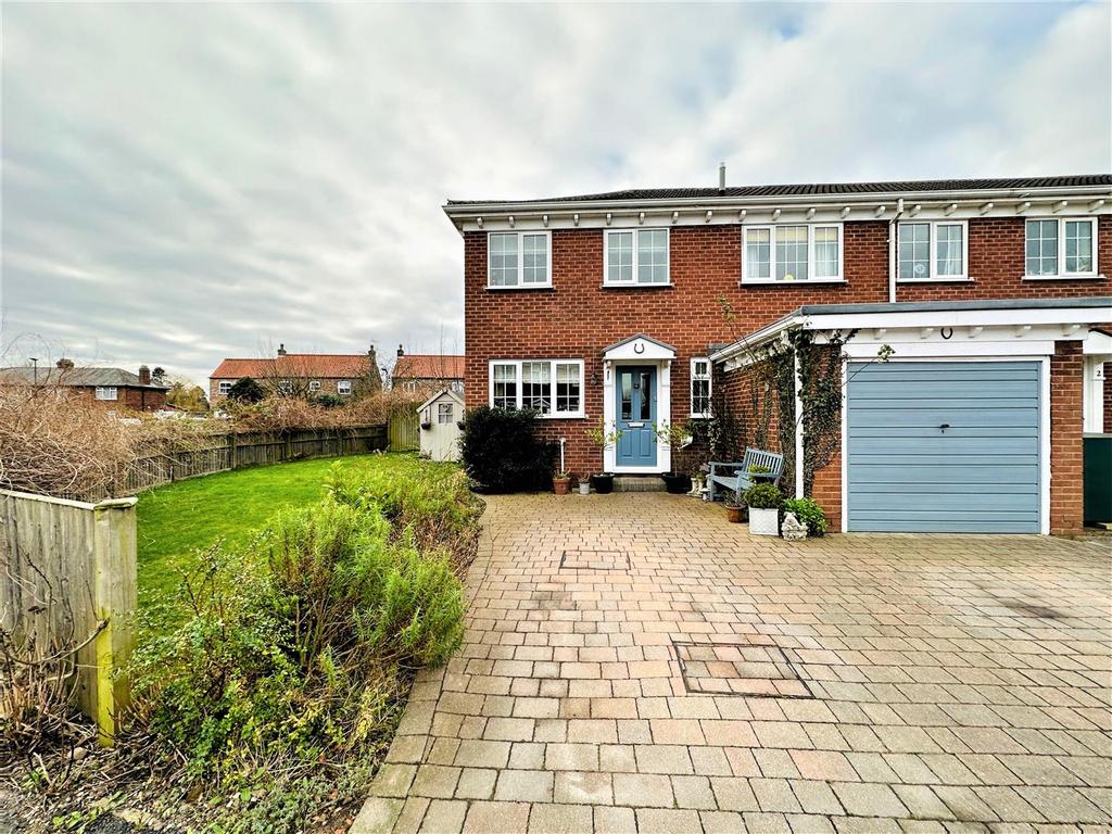 Cardinals Court, Cawood, Selby 4 bed end of terrace house £260,000