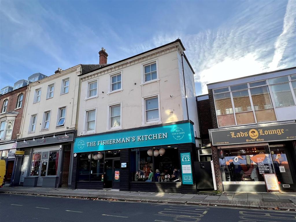 Clarendon Road, Southsea 3 bed flat £1,200 pcm (£277 pw)