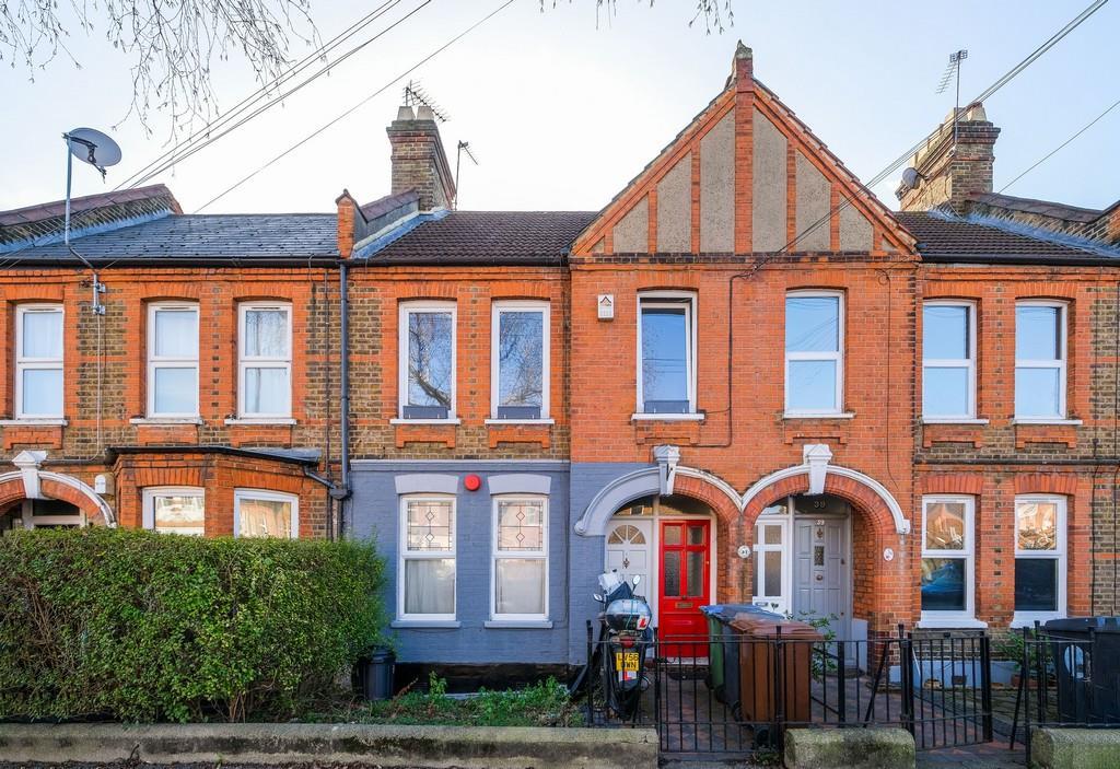 Winns Avenue, London 2 bed flat £1,595 pcm (£368 pw)