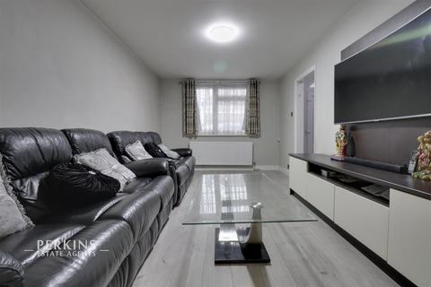 3 bedroom end of terrace house for sale, Southall, UB1