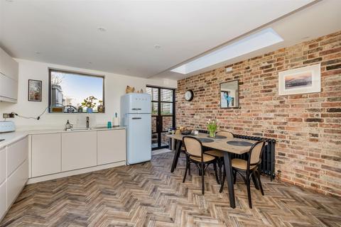 24 Bates Road, Brighton, BN1 6PG